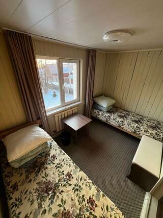 Гостиница Ёлочка Листвянка Бюджетный двухместный номер с 2 отдельными кроватями-3