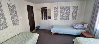 Гостиница Ёлочка Листвянка Бюджетный трехместный номер-2