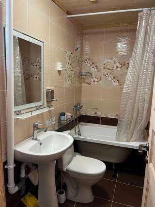 Гостиница Ёлочка Листвянка Трехместный номер «Комфорт» с душем-4