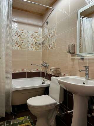 Гостиница Ёлочка Листвянка Двухместный номер с 2 отдельными кроватями и душем-3