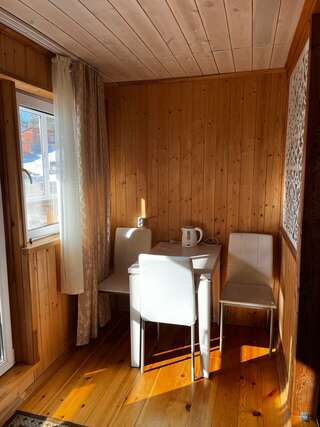 Гостиница Ёлочка Листвянка Трехместный номер «Комфорт» с душем-5