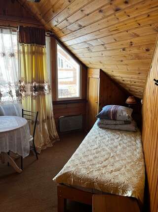 Гостиница Ёлочка Листвянка Бюджетный двухместный номер с 2 отдельными кроватями-3