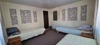 Гостиница Ёлочка Листвянка Бюджетный трехместный номер-3