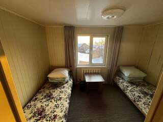 Гостиница Ёлочка Листвянка Бюджетный двухместный номер с 2 отдельными кроватями-1