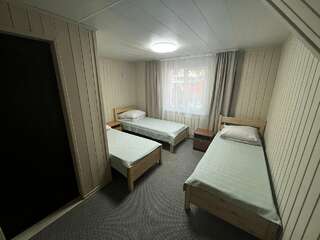Гостиница Ёлочка Листвянка Бюджетный трехместный номер-2