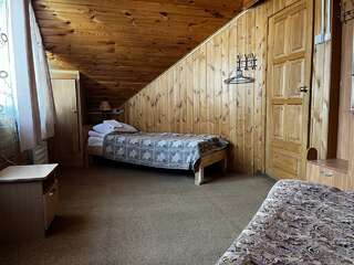 Гостиница Ёлочка Листвянка 3-местный номер эконом #8-4