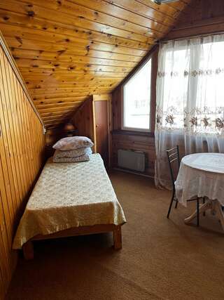 Гостиница Ёлочка Листвянка Бюджетный двухместный номер с 2 отдельными кроватями-2