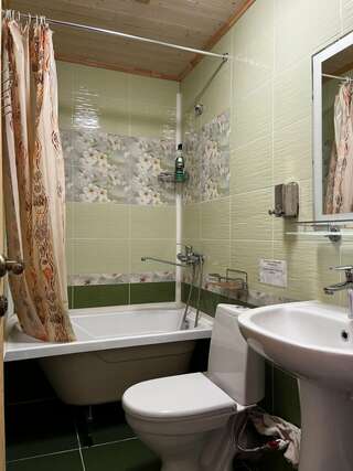 Гостиница Ёлочка Листвянка Двухместный номер с 2 отдельными кроватями и душем-2