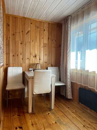 Гостиница Ёлочка Листвянка Трехместный номер «Комфорт» с душем-5