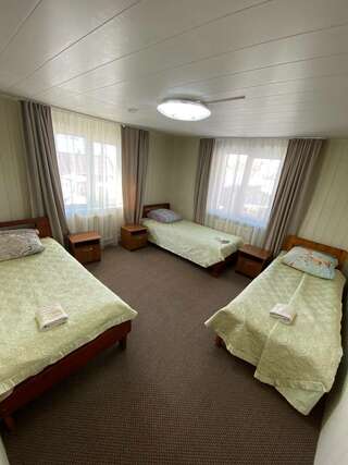 Гостиница Ёлочка Листвянка Бюджетный трехместный номер-2